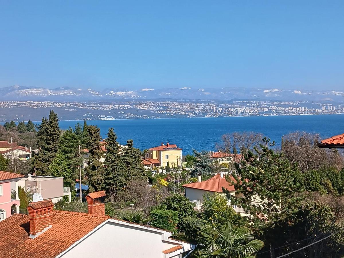Apartment Lady Daniela Mit Meerblick In Lovran Exterior foto